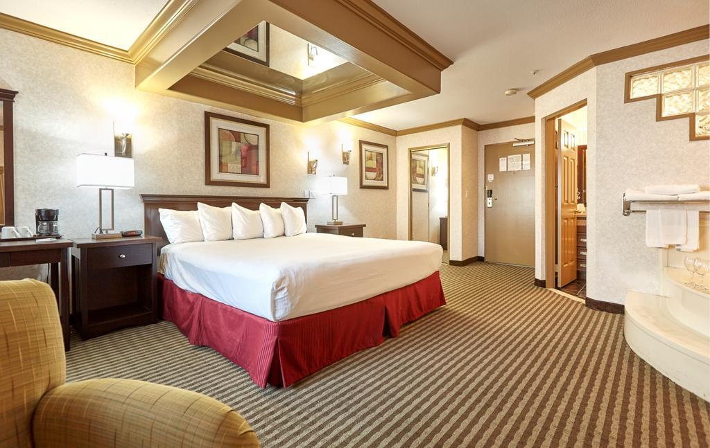 Hotel Ramada By Wyndham Abbotsford Exterior foto
