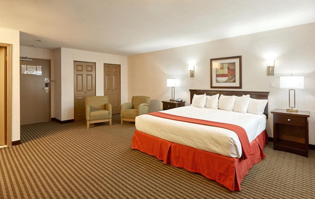 Hotel Ramada By Wyndham Abbotsford Exterior foto
