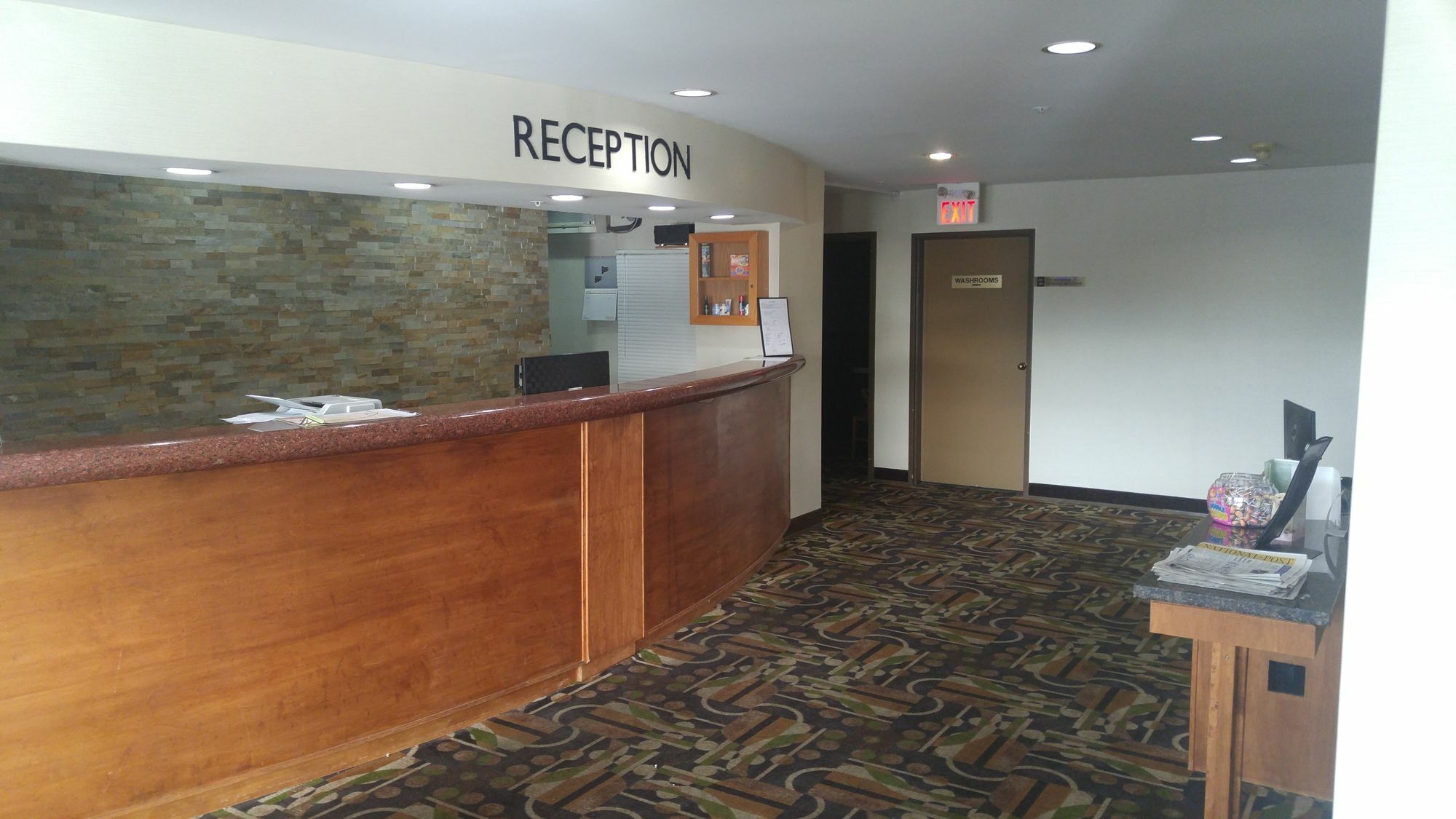 Hotel Ramada By Wyndham Abbotsford Exterior foto
