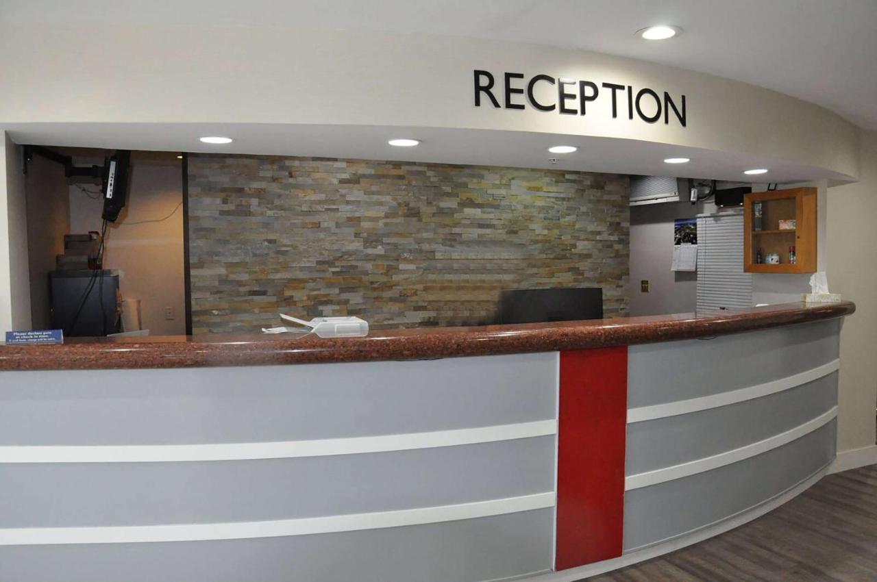 Hotel Ramada By Wyndham Abbotsford Exterior foto