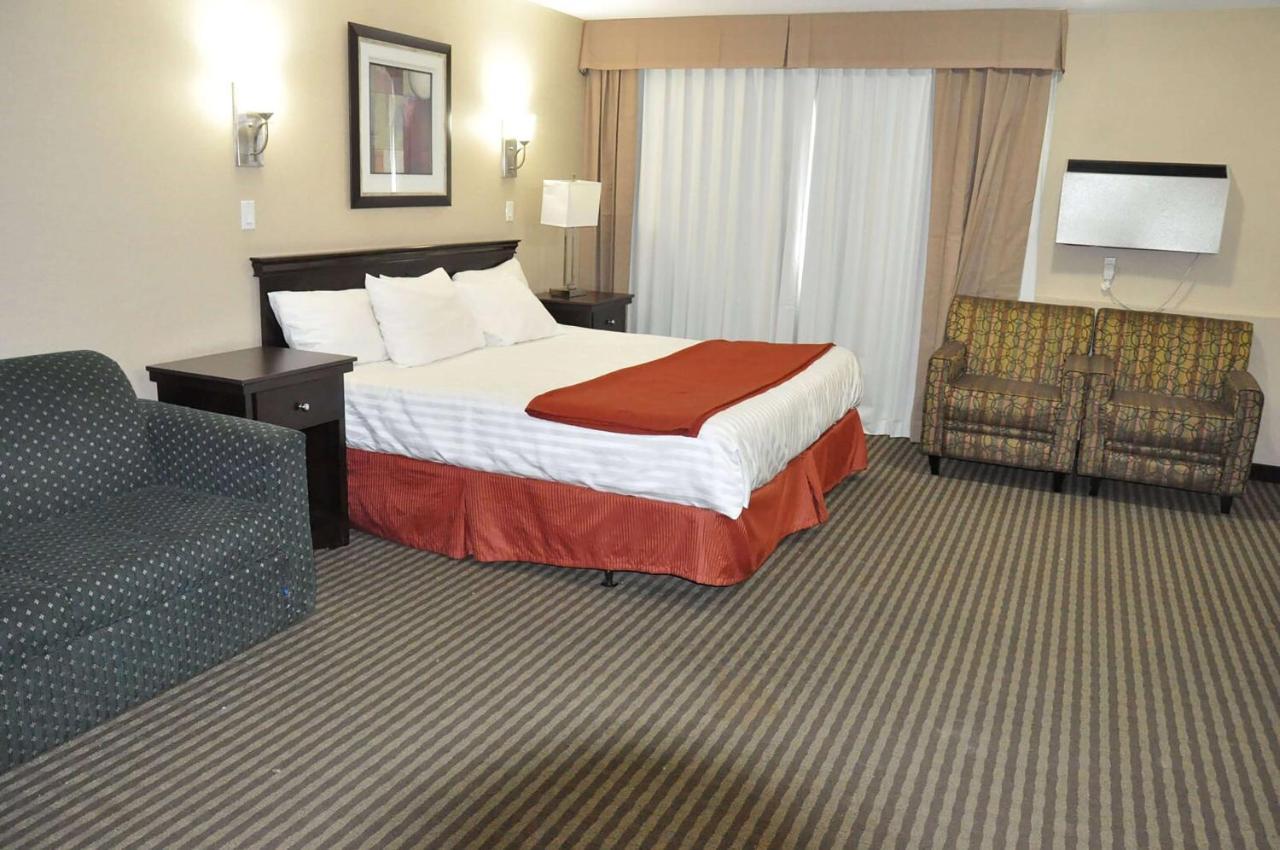 Hotel Ramada By Wyndham Abbotsford Exterior foto