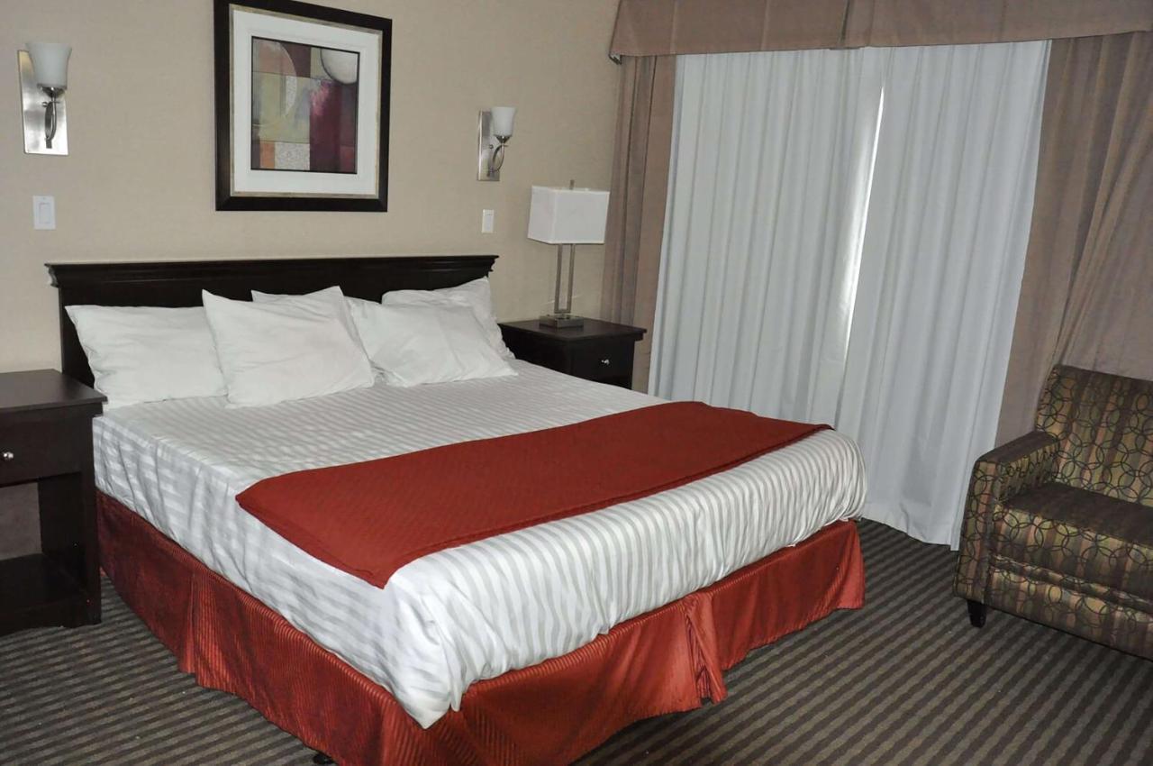 Hotel Ramada By Wyndham Abbotsford Exterior foto